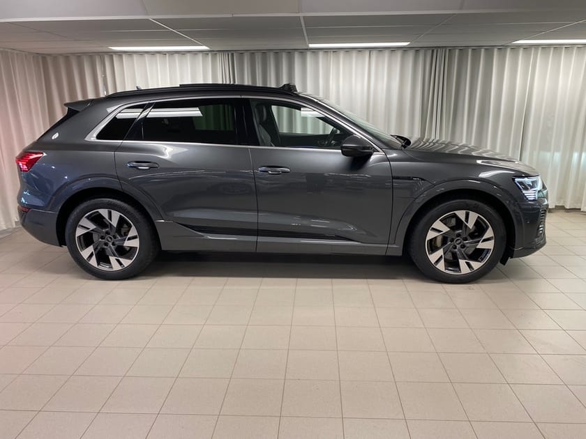 Bild 2 av Audi Q8 55 e-tron quattro 300KW "SE SPEC"