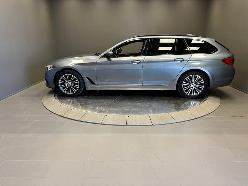Bild 2 av BMW 520d xDrive Touring Steptronic Sport line Euro 6