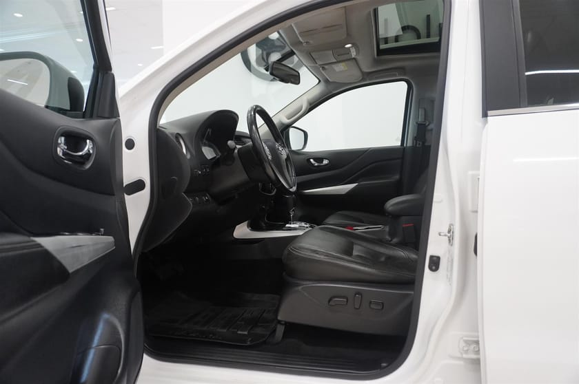 Bild 2 av Nissan Navara Dubbelhytt 4WD Tekna Drag Lucka