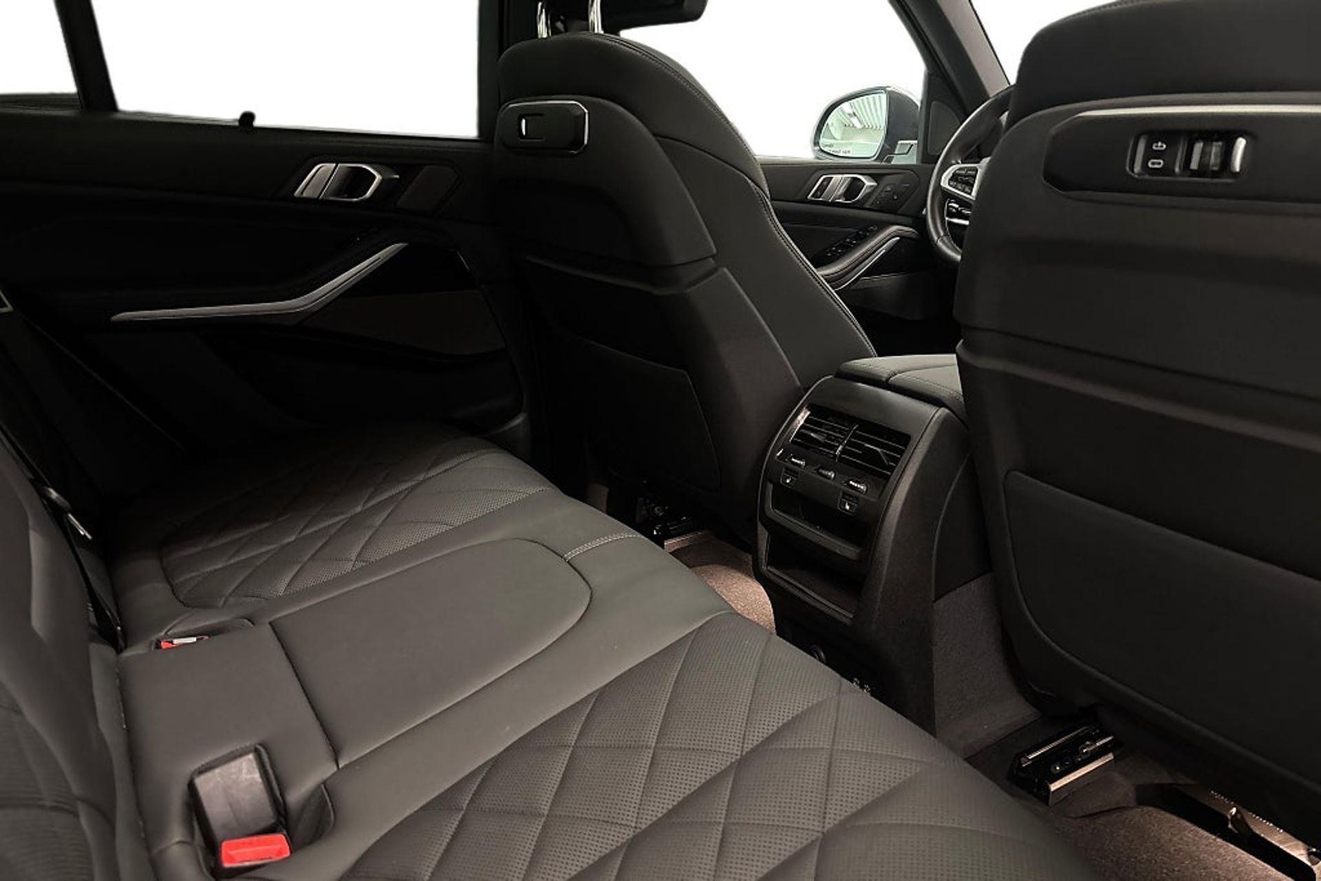 BMW X5 xDrive 50e M-Sport 2025, photo 7/10