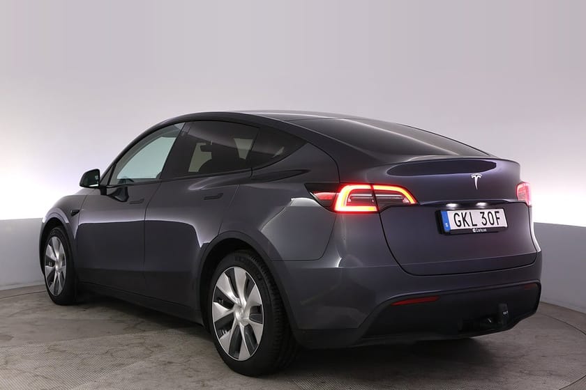 Bild 4 av Tesla Model Y Standard Range RWD Autopilot Panorama Drag