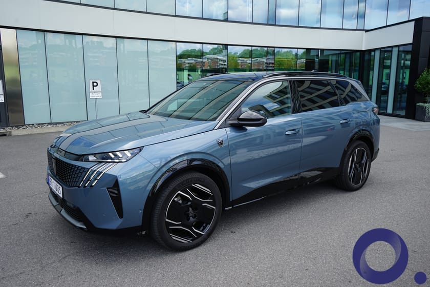 Bilde 2 av Peugeot E-5008 Dual Motor GT-Line Executive 4x4 - Fullutstyrt - 7 seter