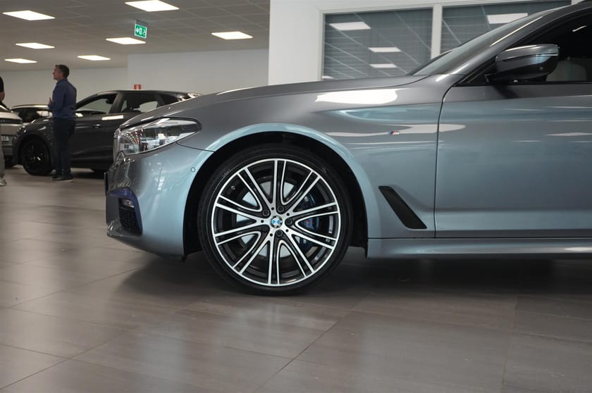Bild 3 av BMW 530d xDrive Touring M-Sport Innovation Komfortstol Pano