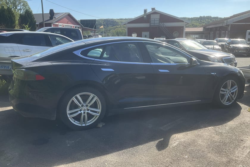 Bild 3 av Tesla Model S 85 Reparationsobjekt