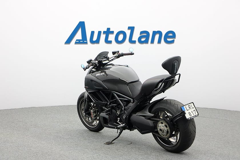 Bild 3 av Ducati Diavel Carbon* SC-project, ABS, Körlägen, Keyless
