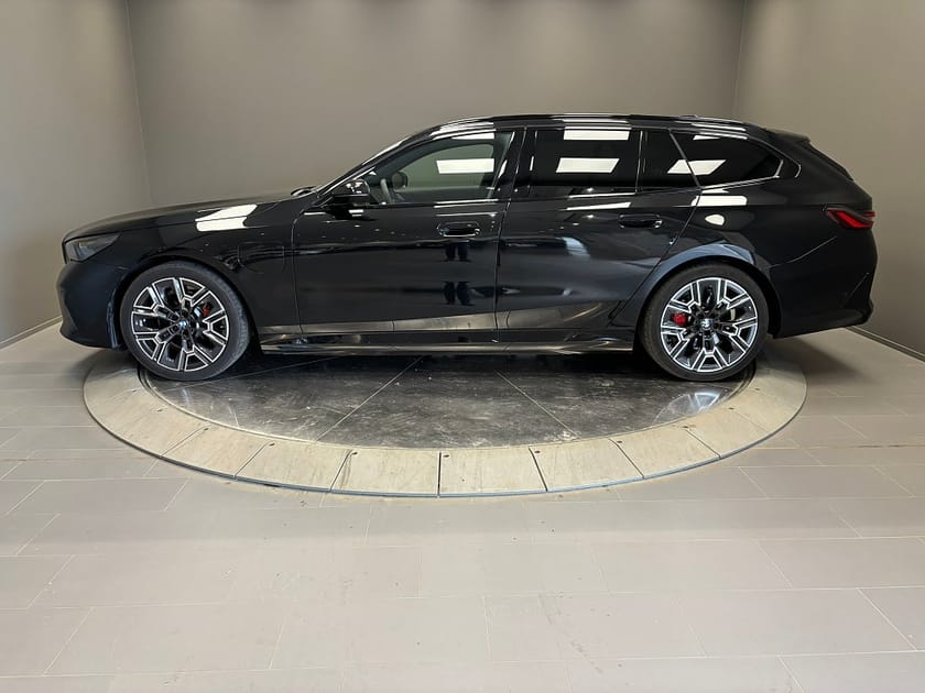 Bild 2 av BMW 530e xDrive Touring M Sport Business Edt Comfort-paket BW-Ljud Drag DEMO