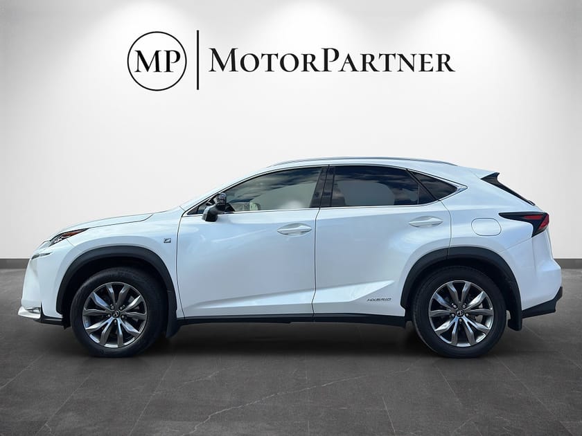 Bild 4 av Lexus NX 300h AWD E-CVT F Sport Taklucka Navi Drag HUD Euro 6