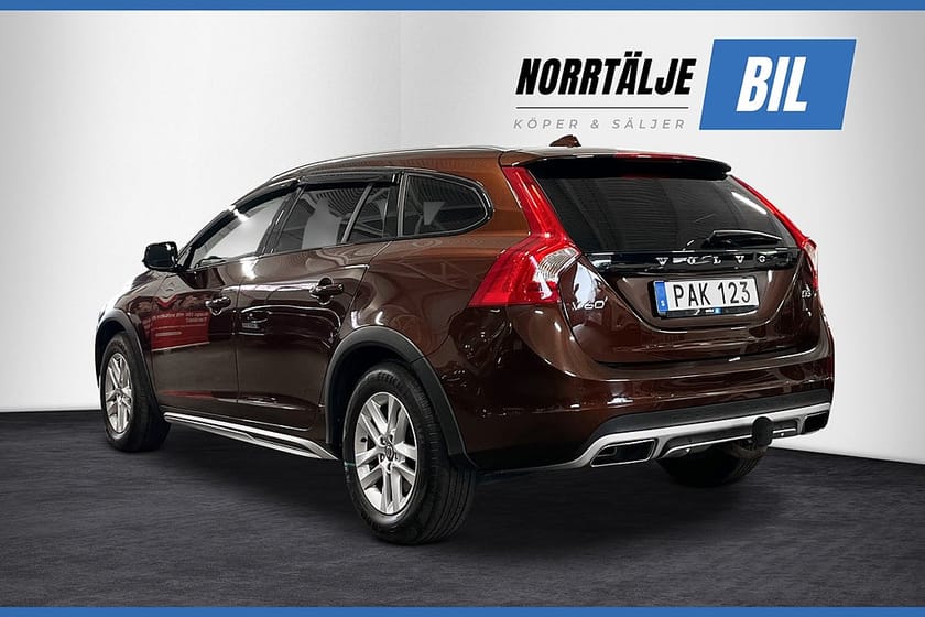 Bild 4 av Volvo V60 Cross Country D3 150 HK KINETIC DRAG D-VÄRM KAMREM BYTT BLUETOOTH PDC