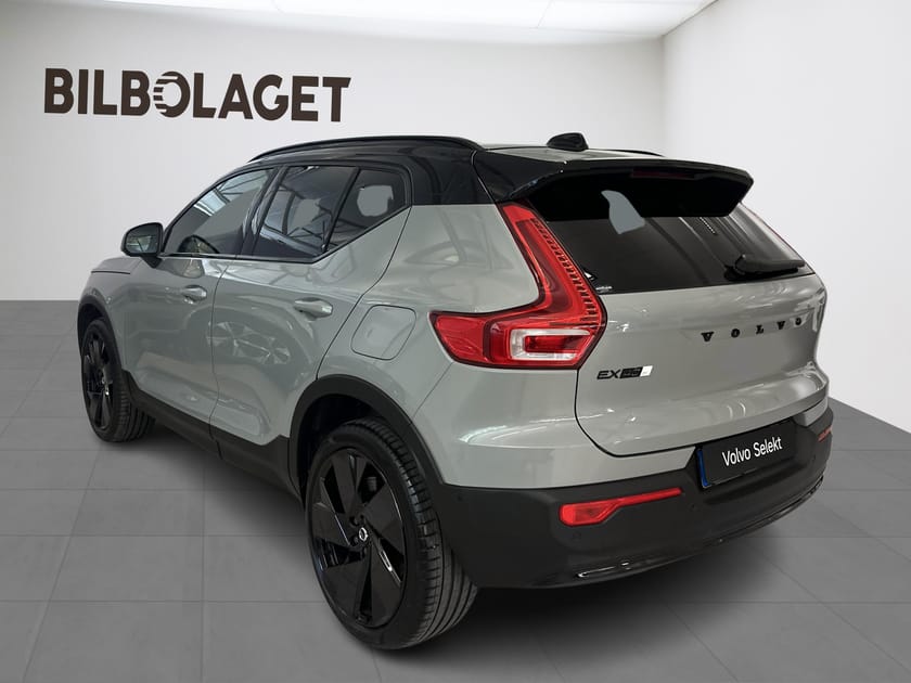 Bild 3 av Volvo EX40 Twin Motor Performance UltraBlackSE | Dragkrok