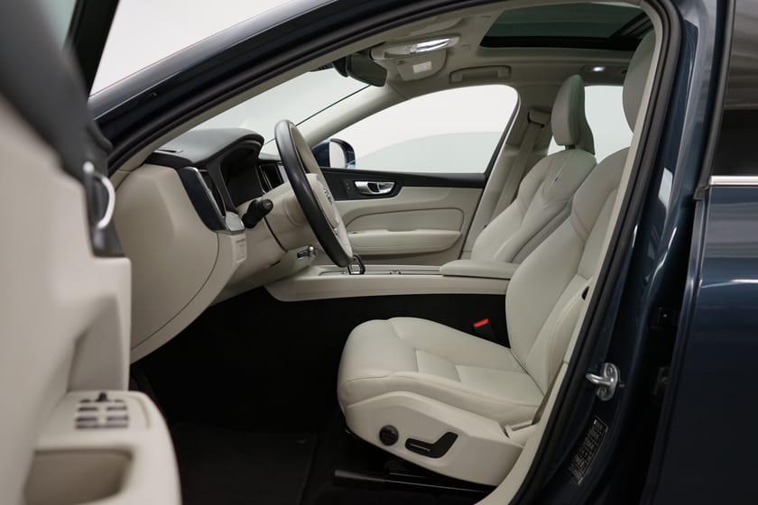 Bild 5 av Volvo XC60 Recharge T6 II Core Edition, Navigation, Dragkrok, Taklucka