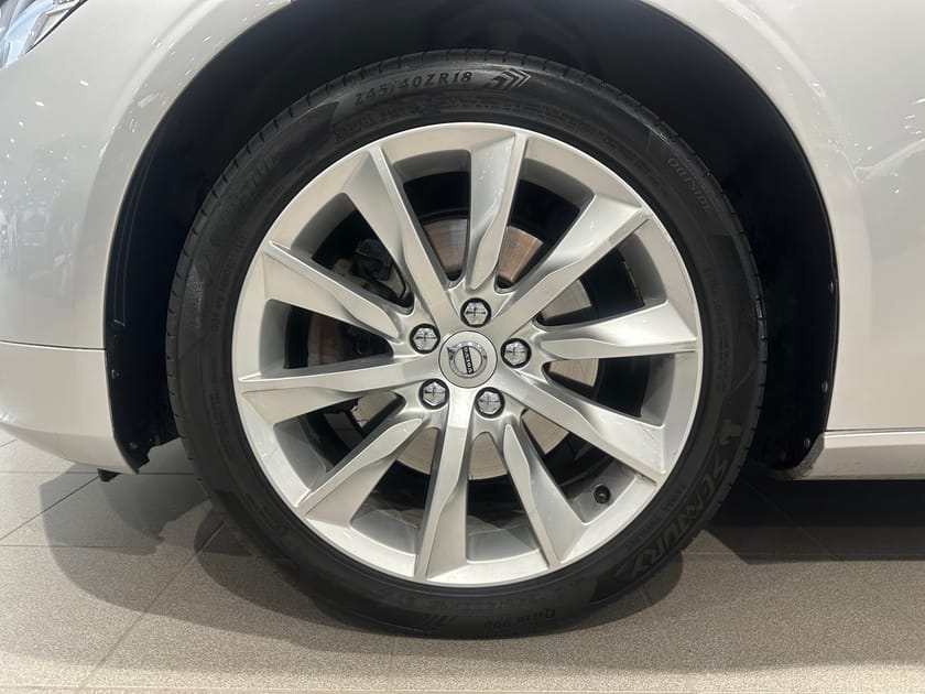 Bild 4 av Volvo V90 D4 Momentum Intro / Dragkrok / Panoramatak / Sensorer bak /