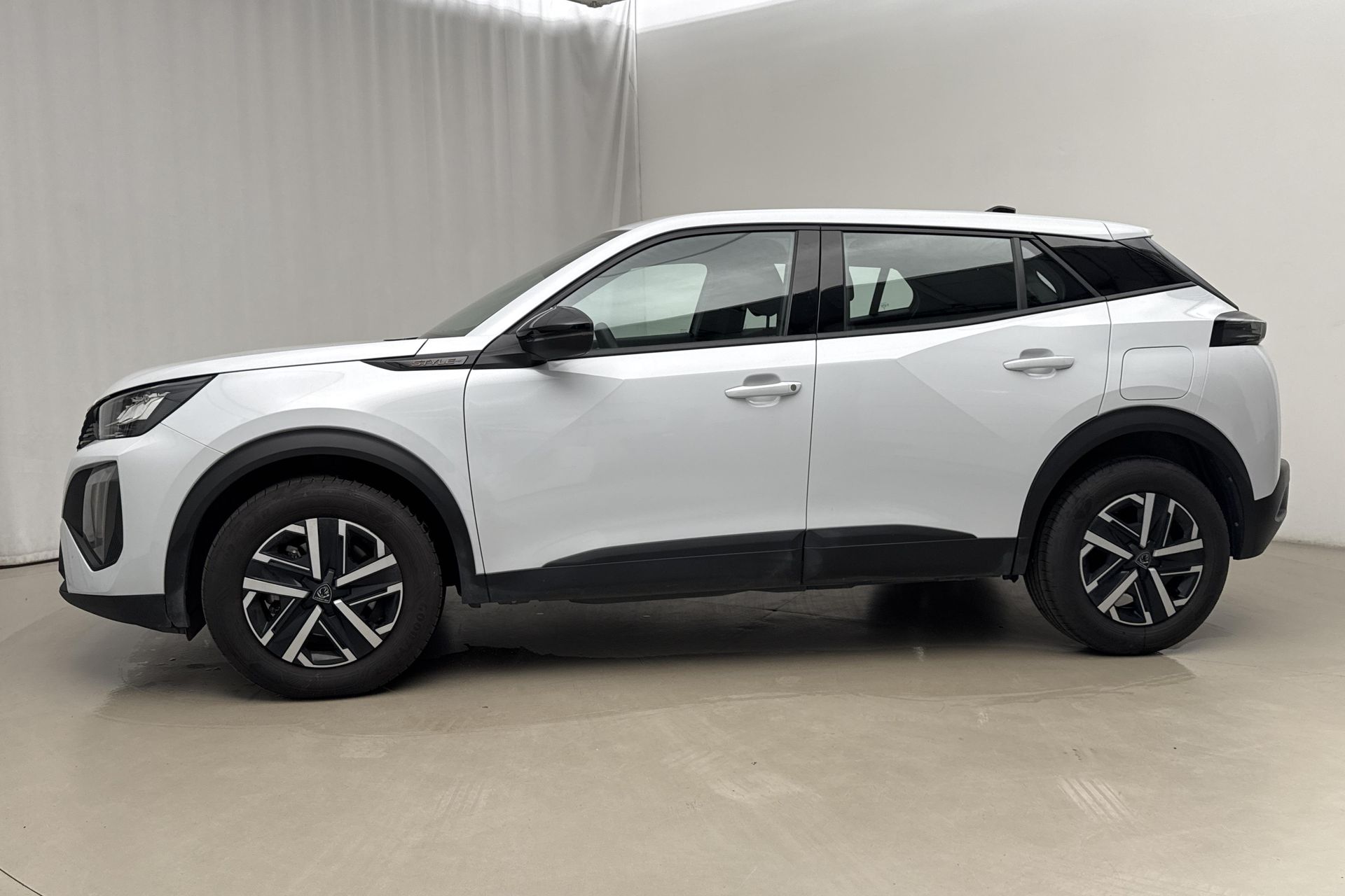 Peugeot 2008 1.2 Hybrid 145 2025, photo 2/10