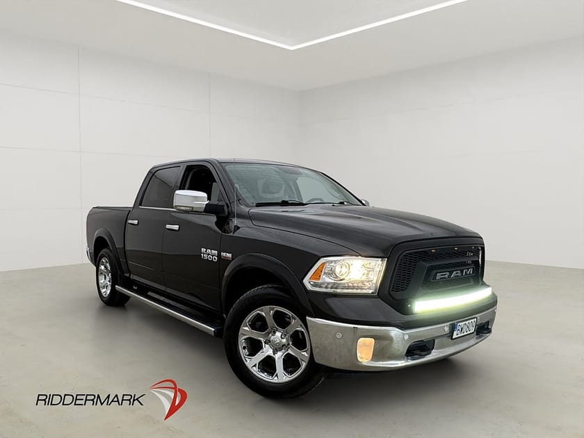 Bild 1 av RAM 1500 Crew Cab Dodge Laramie 5.7 4x4 Luft Alpine Kamera Drag Skinn