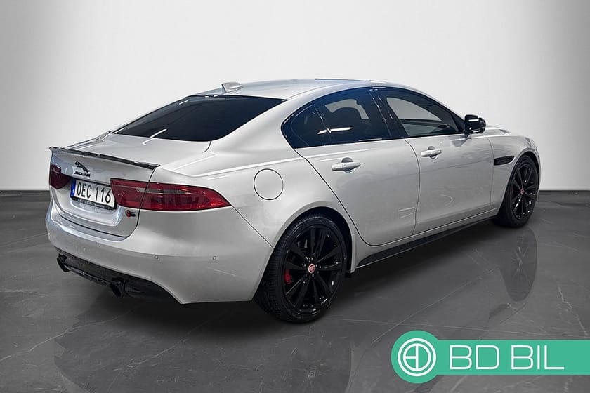 Bild 4 av Jaguar XE S R-Sport 340HP MOTORVÄRMARE 360 KAMERA
