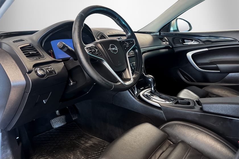 Bild 4 av Opel Insignia Sports Tourer OPC-LINE 4WD | DRAGKROK | TAKLUCKA