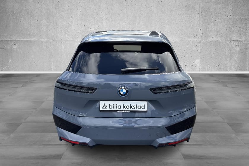 Bilde 4 av BMW iX xDrive40 FullyCharged/Harman Kardon/Panorama/ACC/R.Kamera/22+21