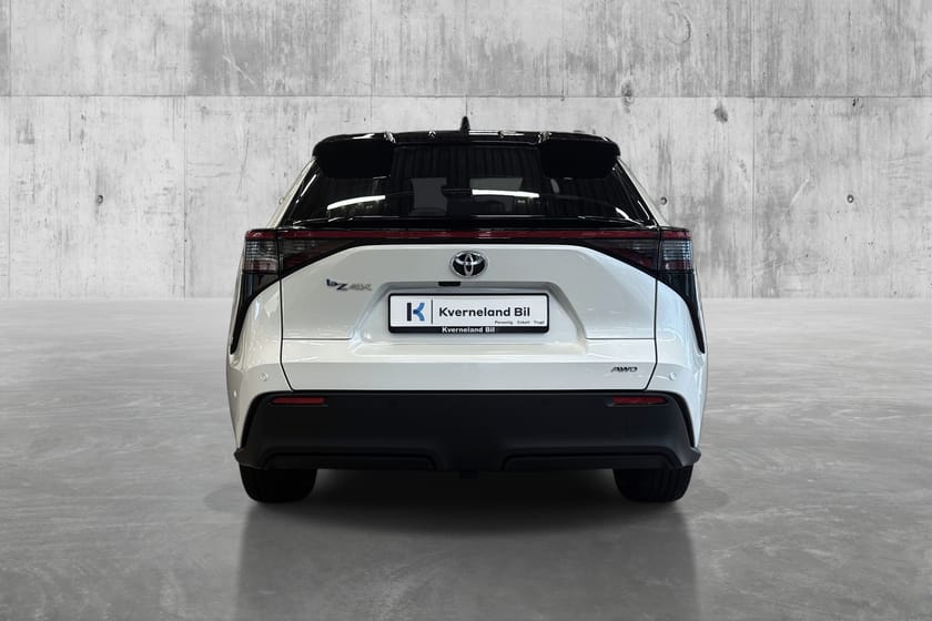 Bilde 4 av Toyota bZ4X AWD Executive Bitone, Topputsyrt, Krok, JBL, Soltak++