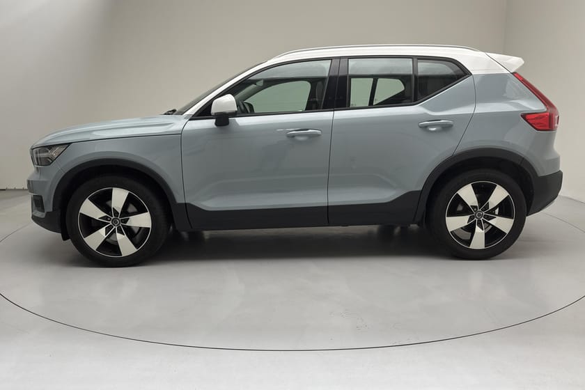 Bild 2 av Volvo XC40 T5 AWD 247hk Momentum 360° Pano H/K Drag GPS