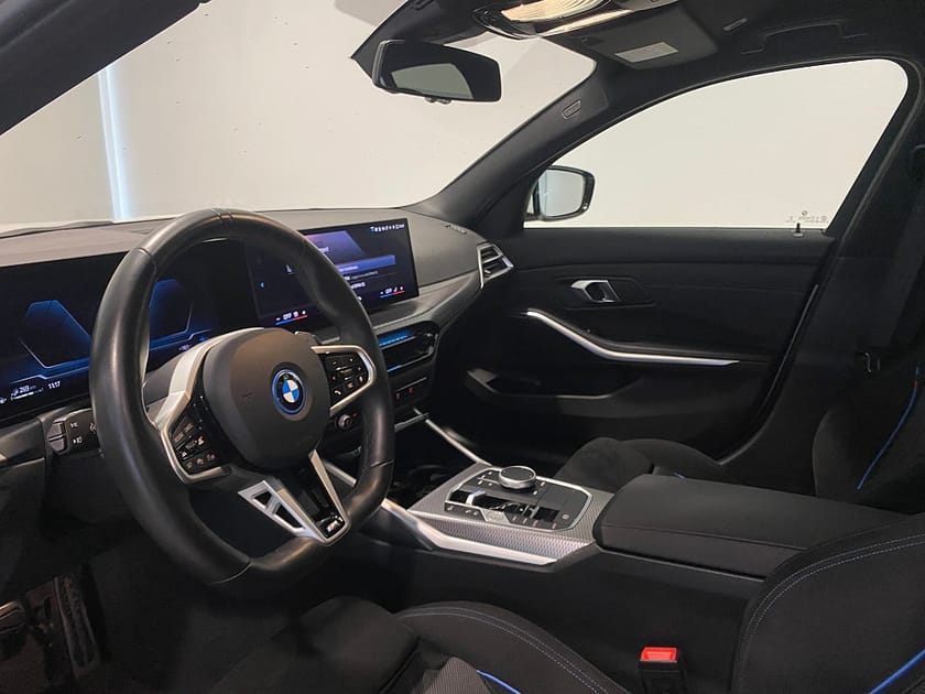 Bild 5 av BMW 330e xDrive Sedan M-Sportpaket Sportstolar Drag