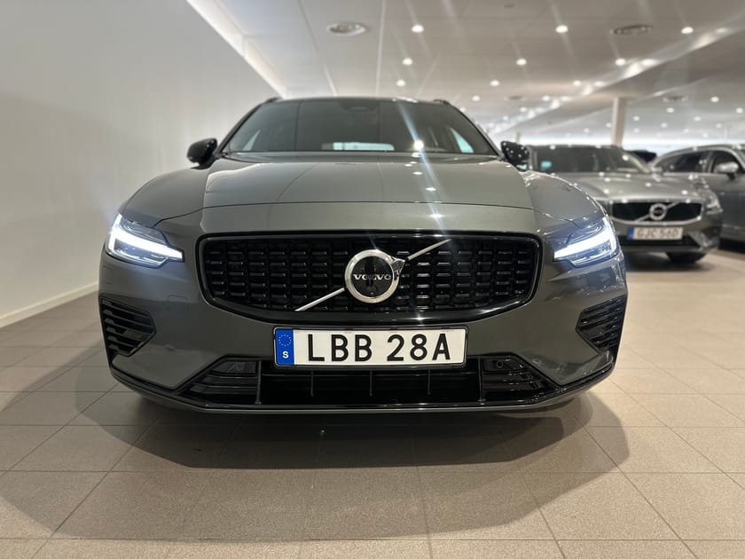 Bild 2 av Volvo V60 T6 Plus Dark Nordic Edition/ HarmanKardon PremiumSound/ 360 Kamera/ Navigation