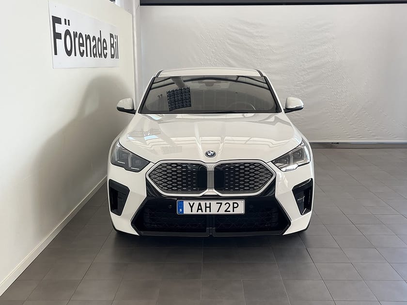 Bild 2 av BMW iX2 xDrive30 M Sport Drag Rattvärme Tonade Rutor