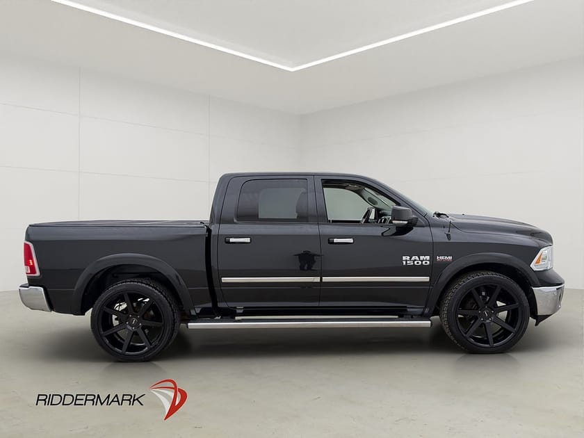 Bild 2 av RAM 1500 Crew Cab Dodge Laramie 5.7 4x4 Drag Taklucka Alpine Skinn