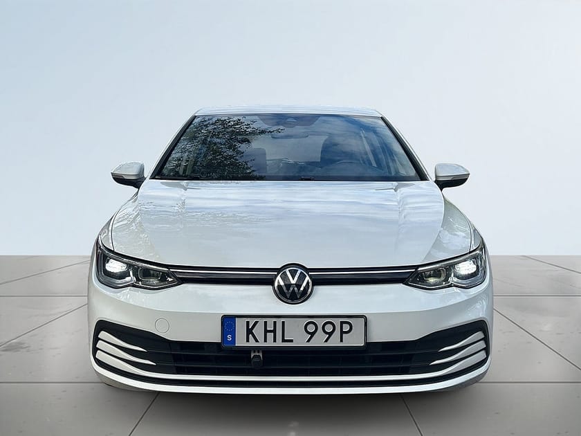 Bild 2 av Volkswagen Golf eTSI Base SoV-Däck/Rattvärm/Navi/Drag/Värmare/Carplay