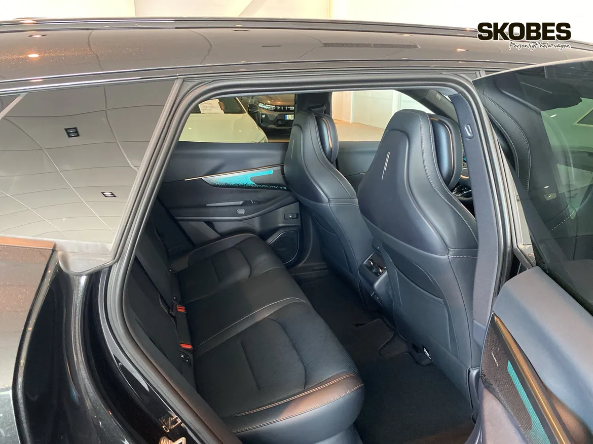 Lynk & Co 08 PHEV