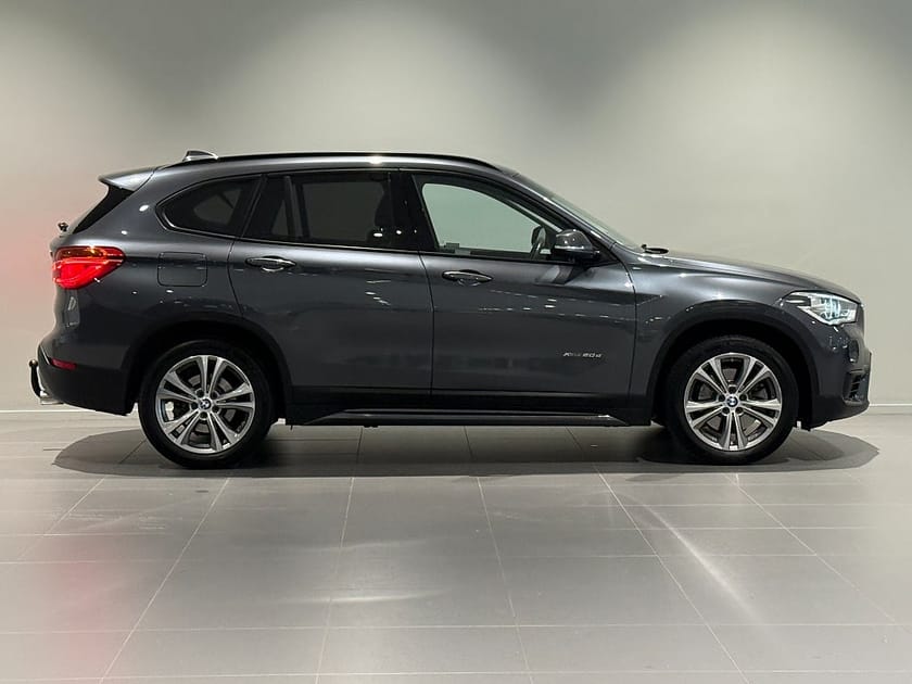 Bild 3 av BMW X1 xDrive20d Sport Line Drag HUD Svankstöd Backkamera