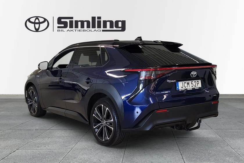 Bild 3 av Toyota bZ4X 71.4 kWh AWD Executive / 20" Fälgar / Panorama / Drag / Vinterhjul