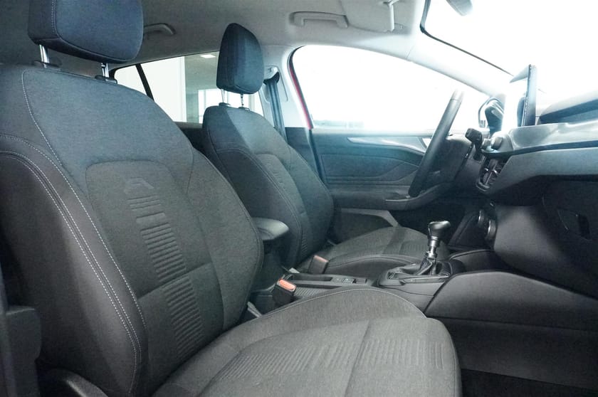 Bild 4 av Ford Focus Active Kombi Drag Backkamera Servad Välskött