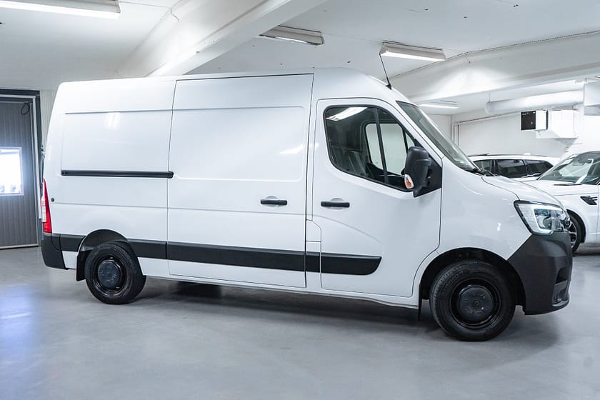 Bild 2 av Renault Master 3.5 T 2.3 dCi | L2H2 | Dragkrok | 3 Sits | 1739 kr/mån