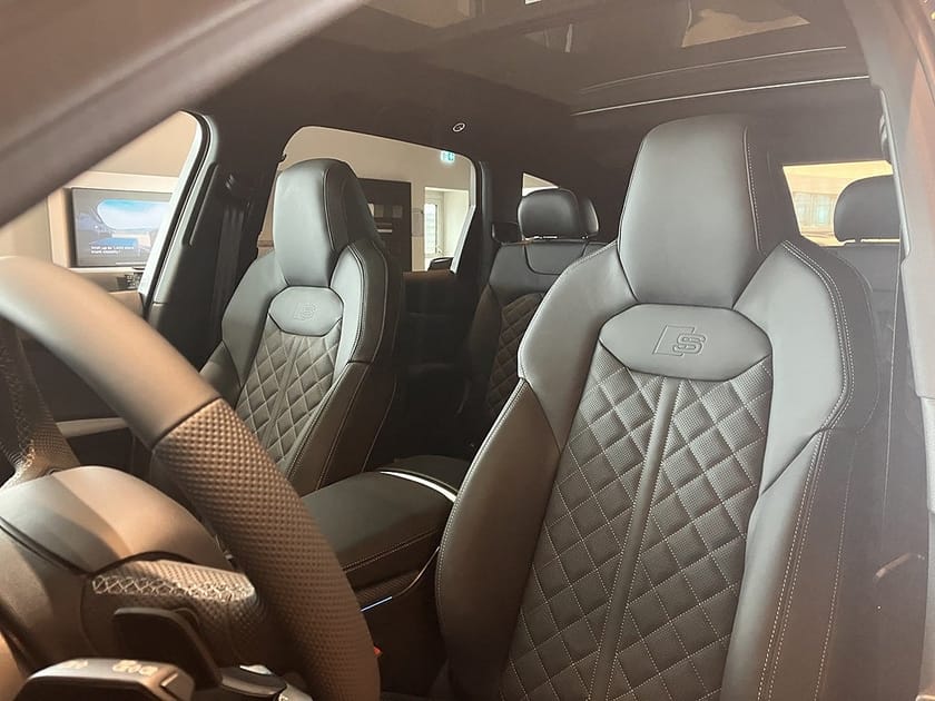 Bild 5 av Audi Q7 60 TFSI e quattro SUV TFSIe 490hk Selection Black Carbon HUD