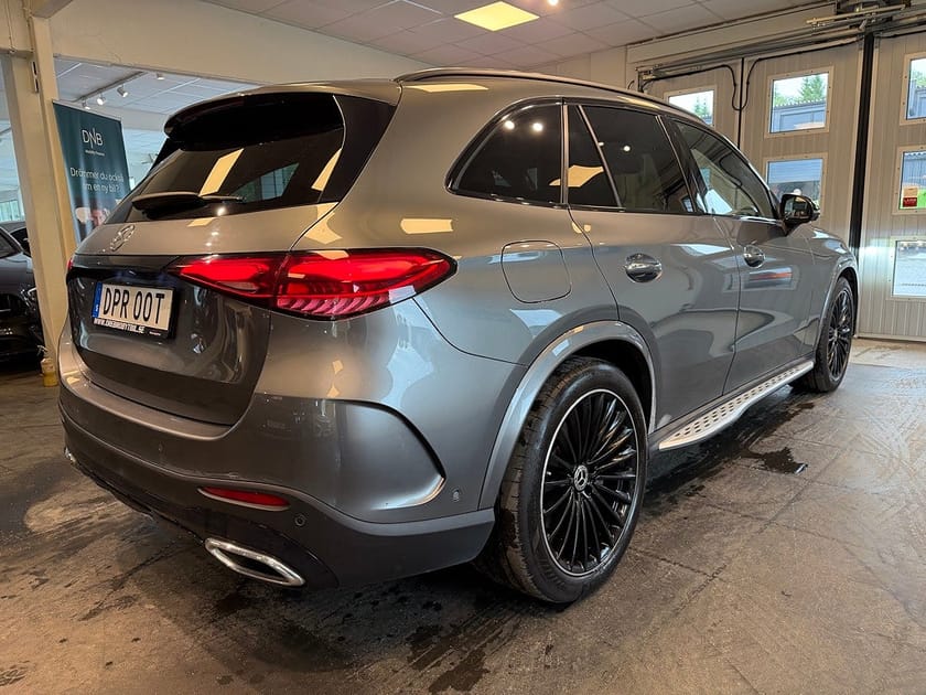 Bild 4 av Mercedes-Benz GLC 300 e 4MATIC AMG HUD Pano Drag Gps Luft Burmester Unik
