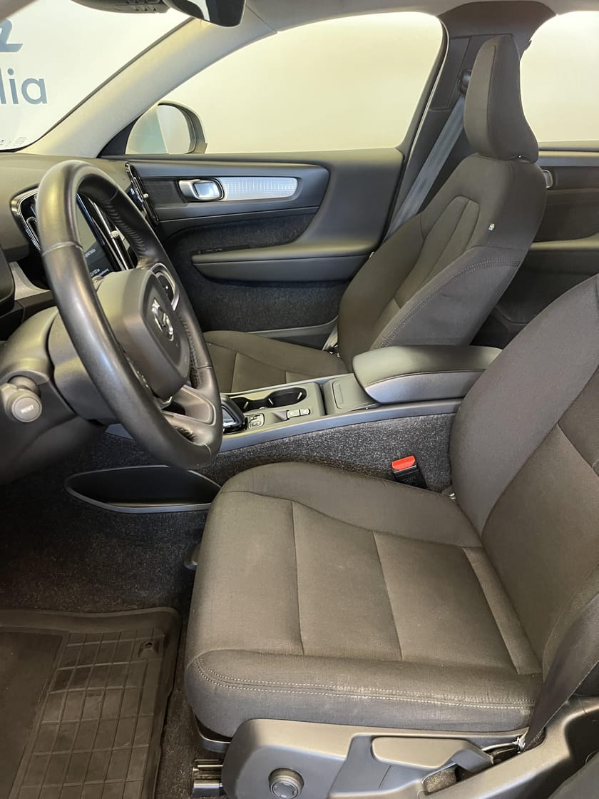 Bild 5 av Volvo XC40 D3 FWD Momentum Edition / Dragkrok / Navigation /