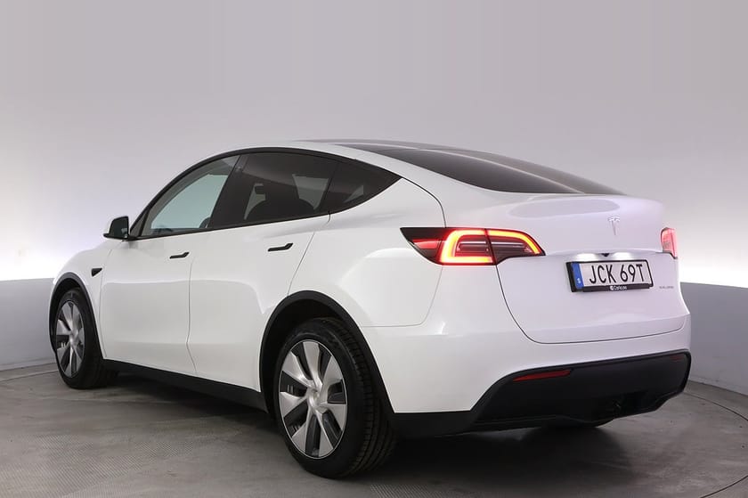 Bild 4 av Tesla Model Y Long Range AWD Autopilot Pano Drag V-Hjul