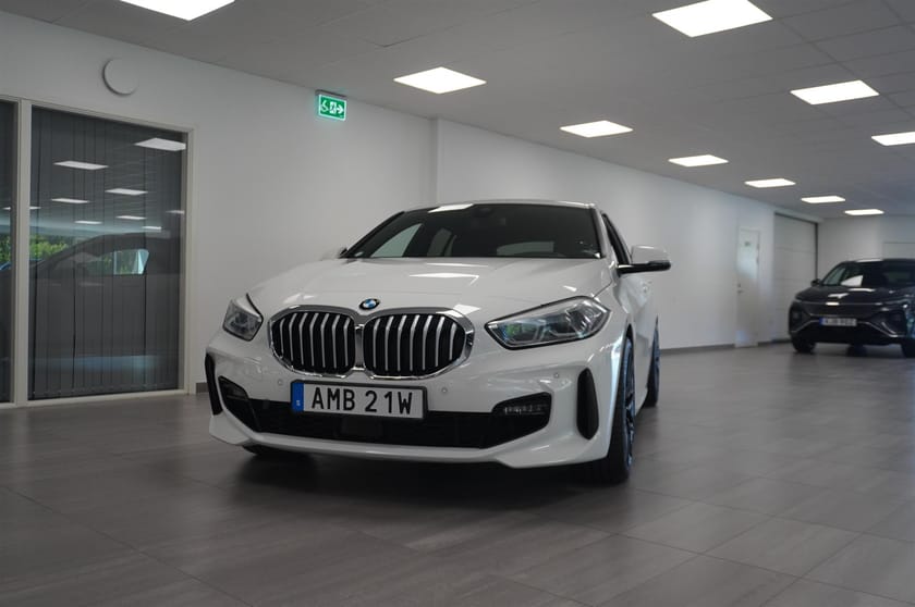 Bild 2 av BMW 118i M-Sport Drag Rattvärme LED Tonade Rutor