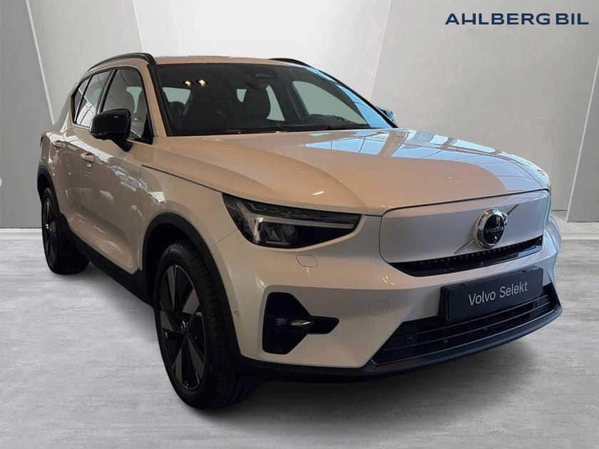 Bild 1 av Volvo EX40 Single Motor Extended Range ⚪Single ExtendedRange Plus SE. 360kamera, Drag,  Adaptiv farthållare, Navi, H/K Sound, Klimatpaket