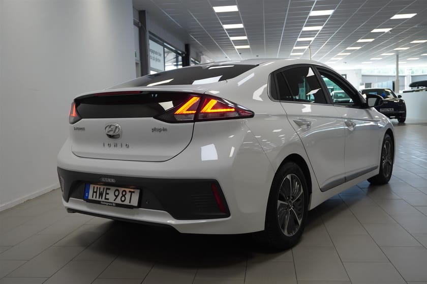 Bild 4 av Hyundai Ioniq Plug-in 1.6 Hybrid Premium Plus B-Kamera 164hk