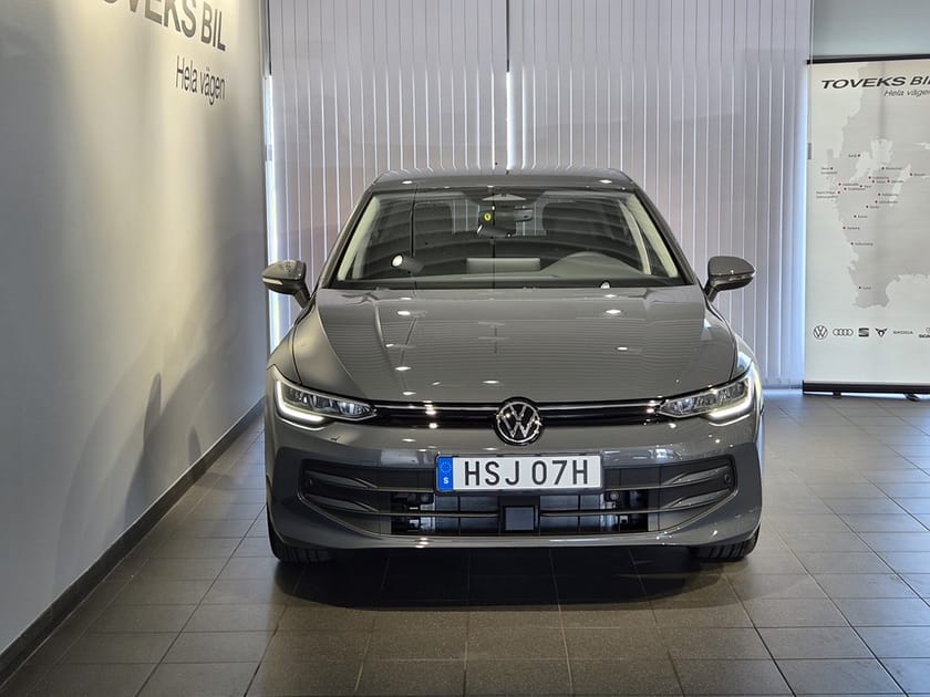 Bild 2 av Volkswagen Golf Life 1.5 eTSI 150hk |Kamera|Komfort stolar|18"