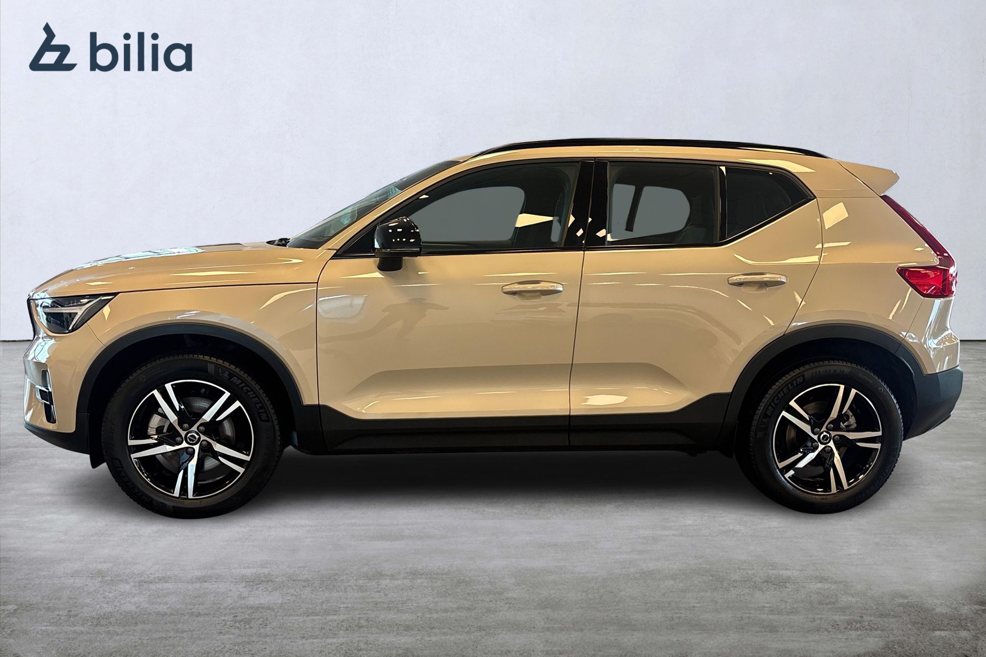 Volvo XC40 B4 FWD Bensin Plus Dark 2025, bild 3/10