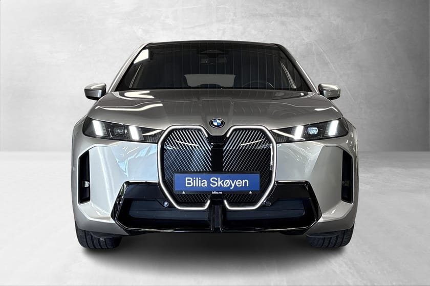 Bilde 2 av BMW iX xDrive60 Fully Charged M-Sport, H/K, SkyLounge, MultiF.