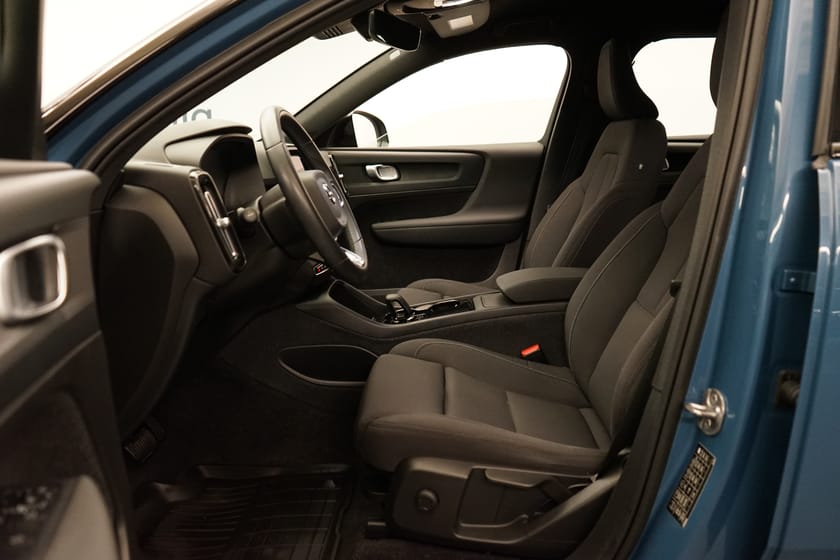 Bild 5 av Volvo XC40 Recharge Core Edition, Dragkrok, Baklucka elmanövrerad