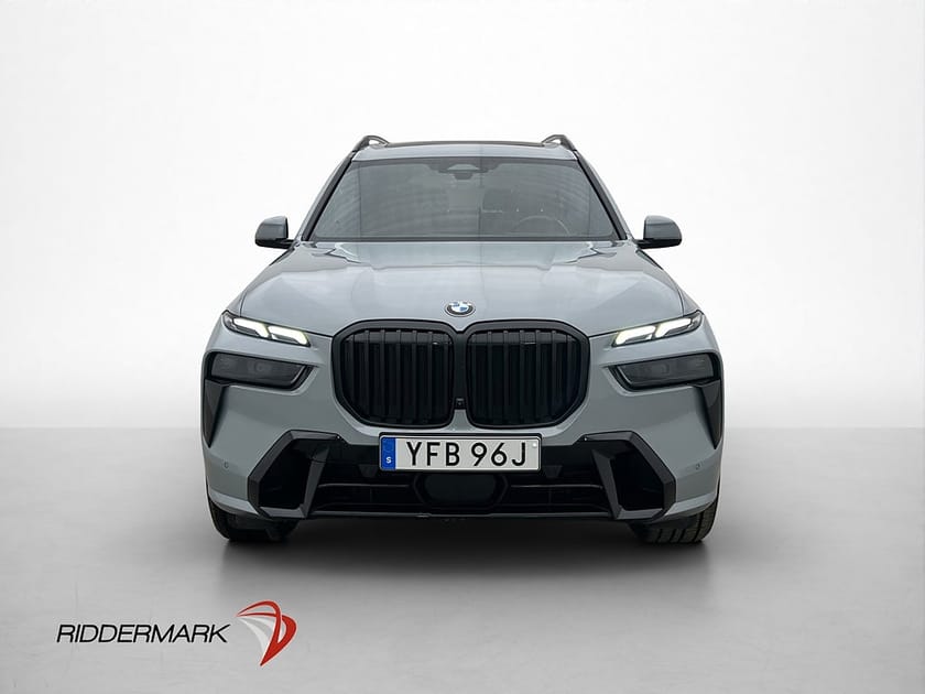 Bild 2 av BMW X7 xDrive40i M Sport B&W-Diamond Sky Lounge Luft Komfort