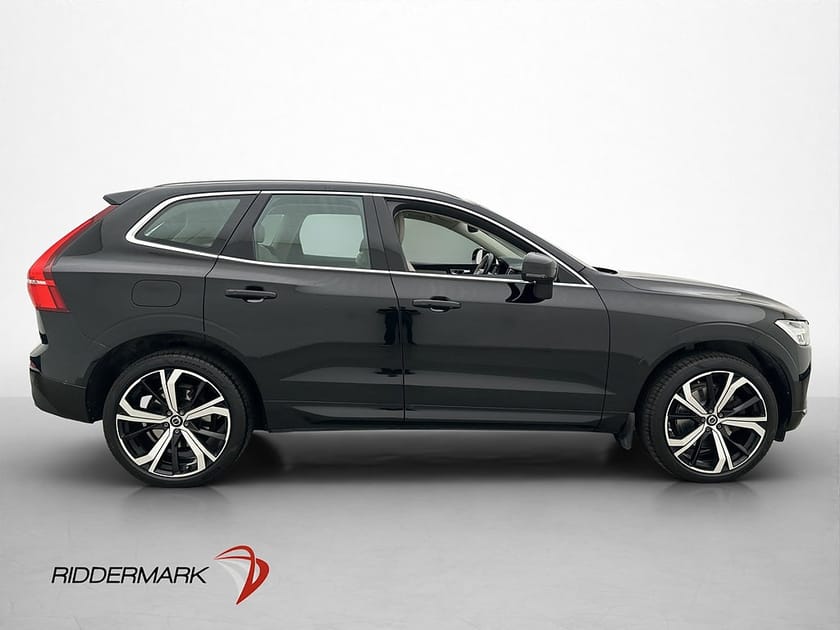 Bild 4 av Volvo XC60 B4 AWD Momentum Skinn Drag Värmare Kamera CarPlay