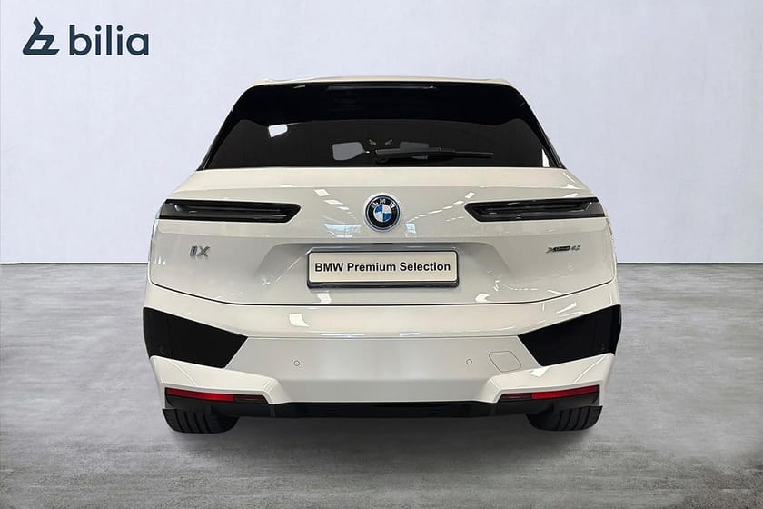 Bild 4 av BMW iX xDrive40 xDrive 40 Sportpaket | Drag | Panorama | H&K | 360
