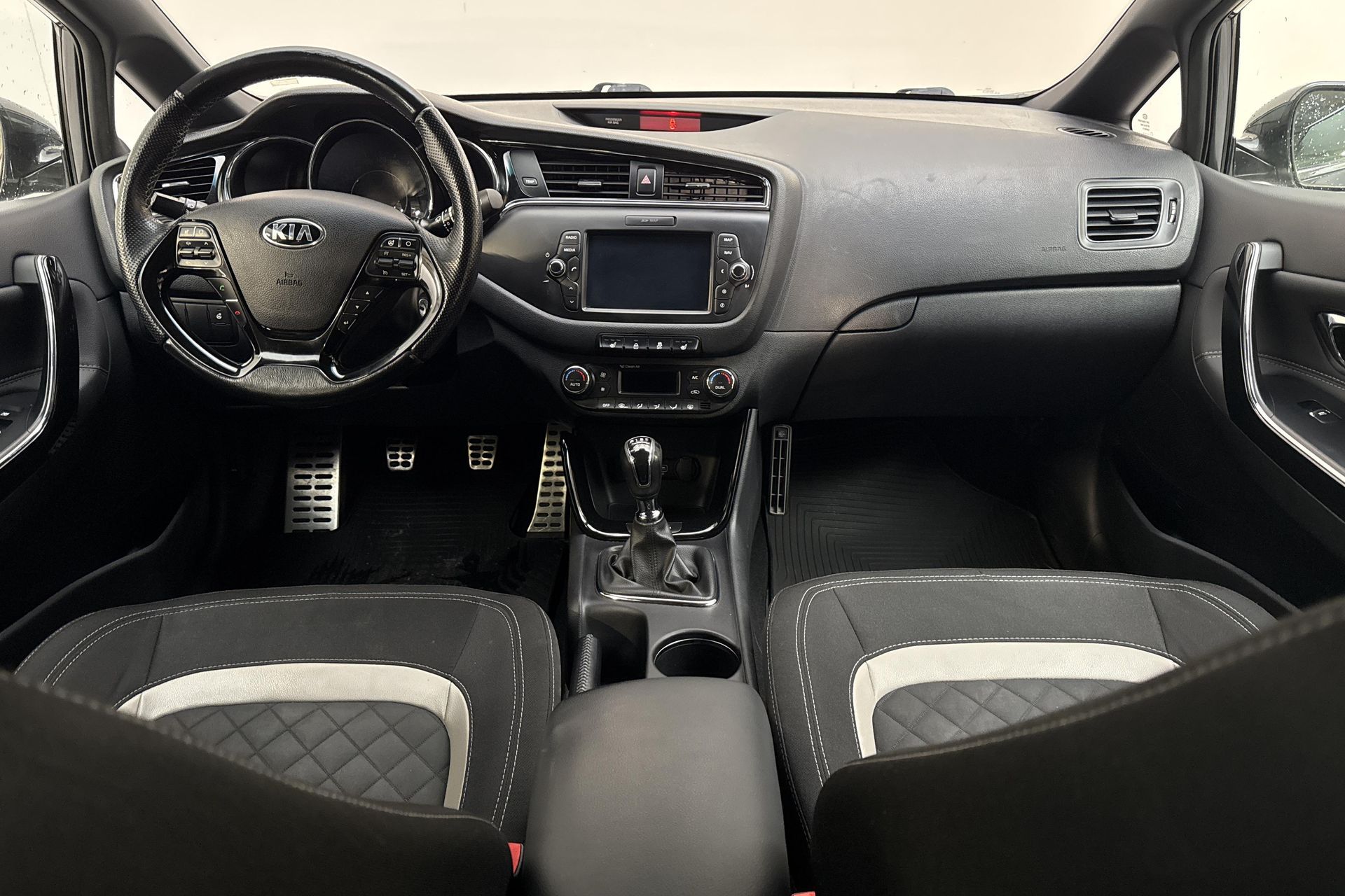 Kia Ceed 1.6 CRDi 2016, bild 7/10