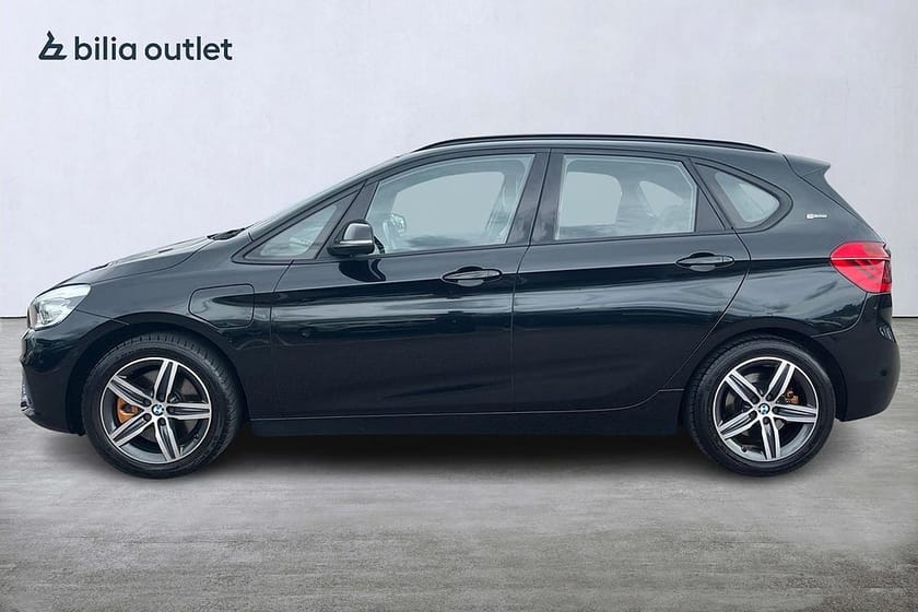 Bild 3 av BMW 225xe Active Tourer Sport line 224hk Värmare Pano H/K GPS HuD
