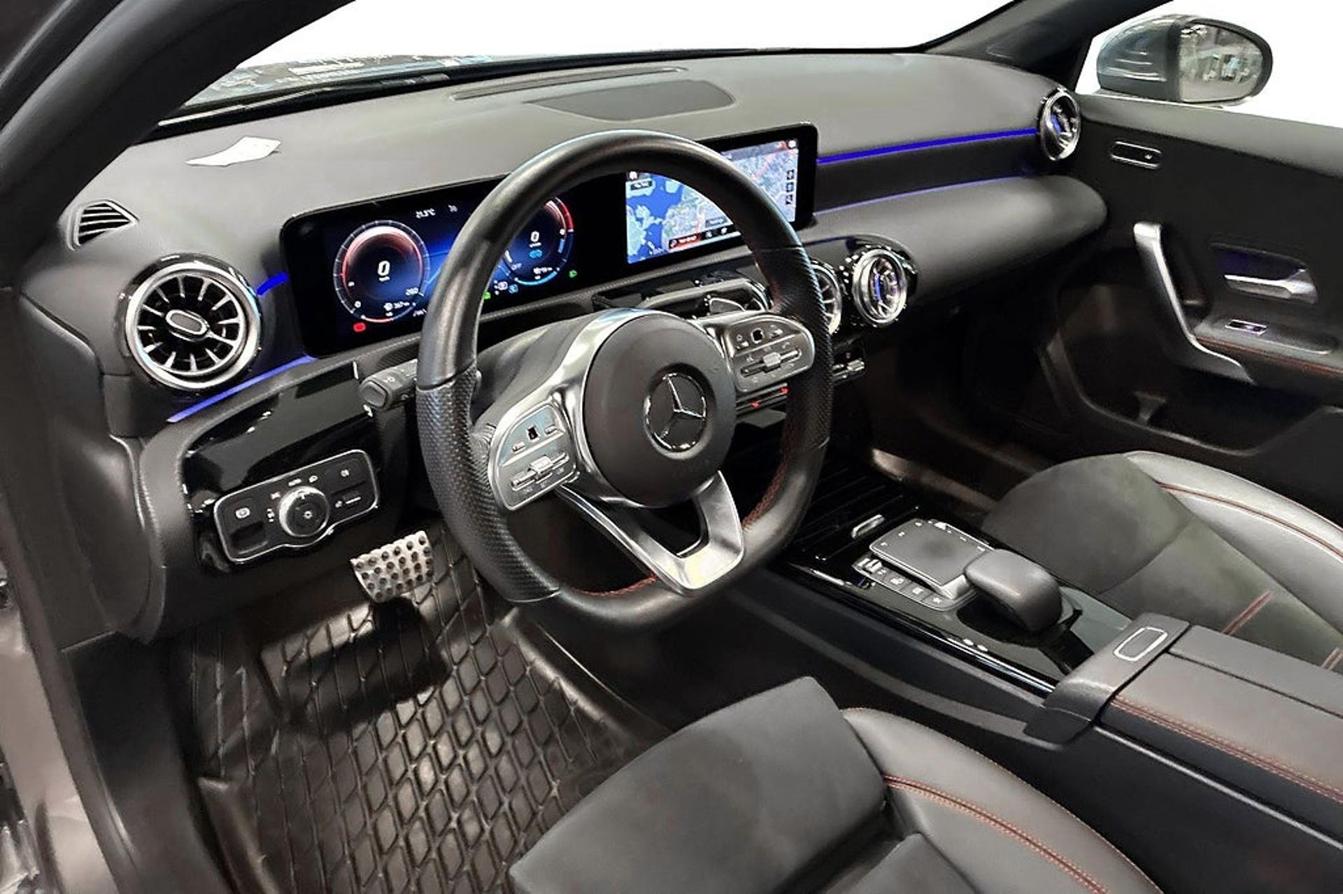 Mercedes-Benz A 250 e AMG Panelbelysning 2022, bild 6/10