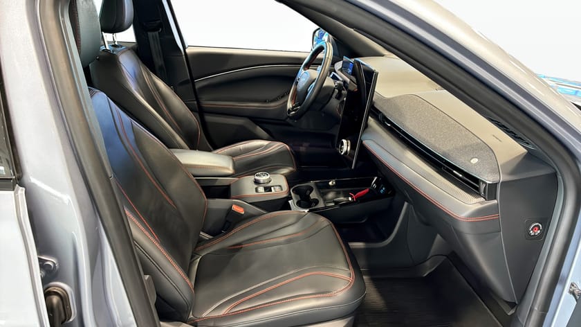Bild 3 av Ford Mustang Mach-E Long Range AWD | | | PANORAMA | 3,95% ränta
